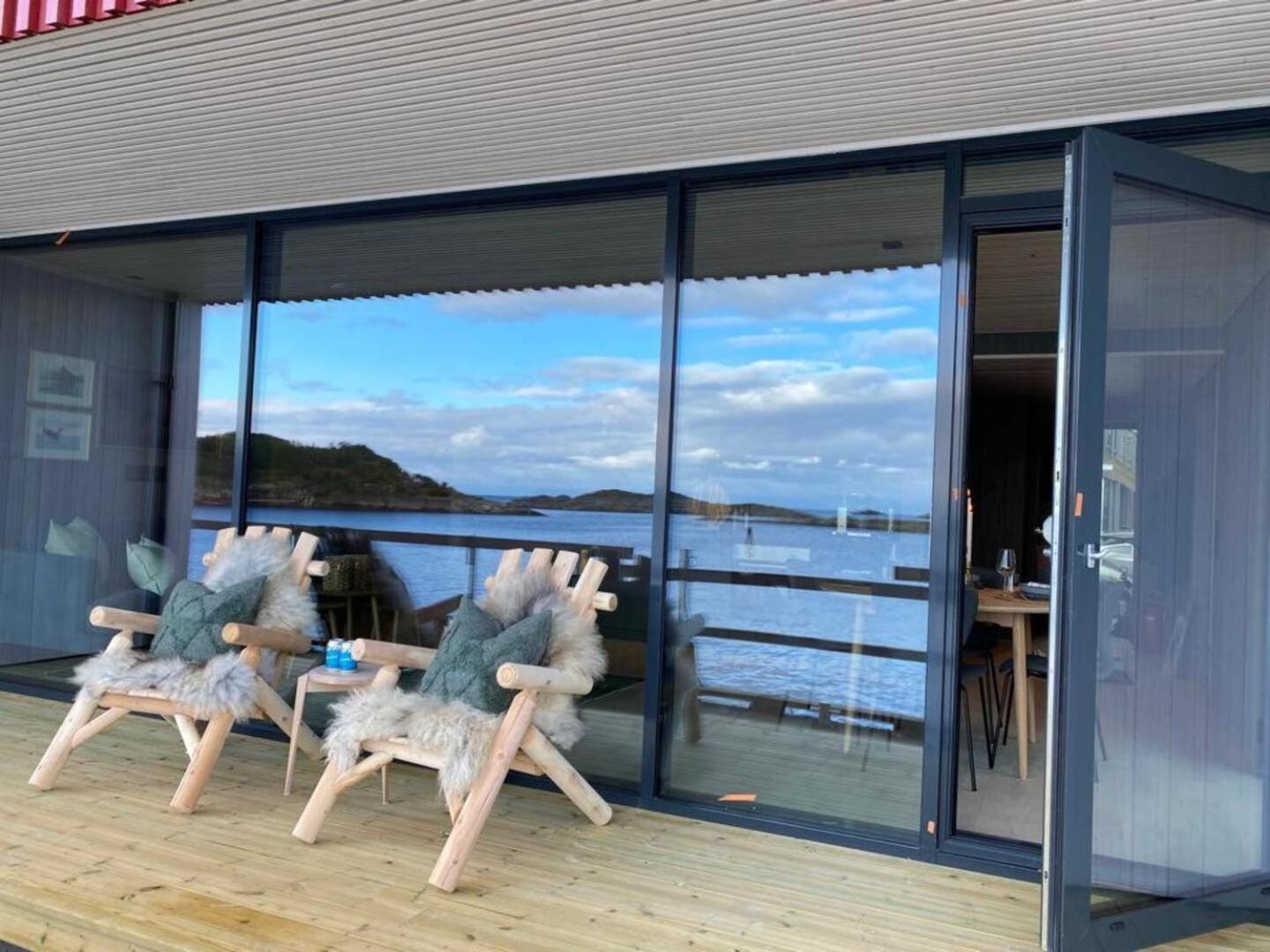 Waterfront Apartment With Panoramic Sea View Henningsvær Kültér fotó