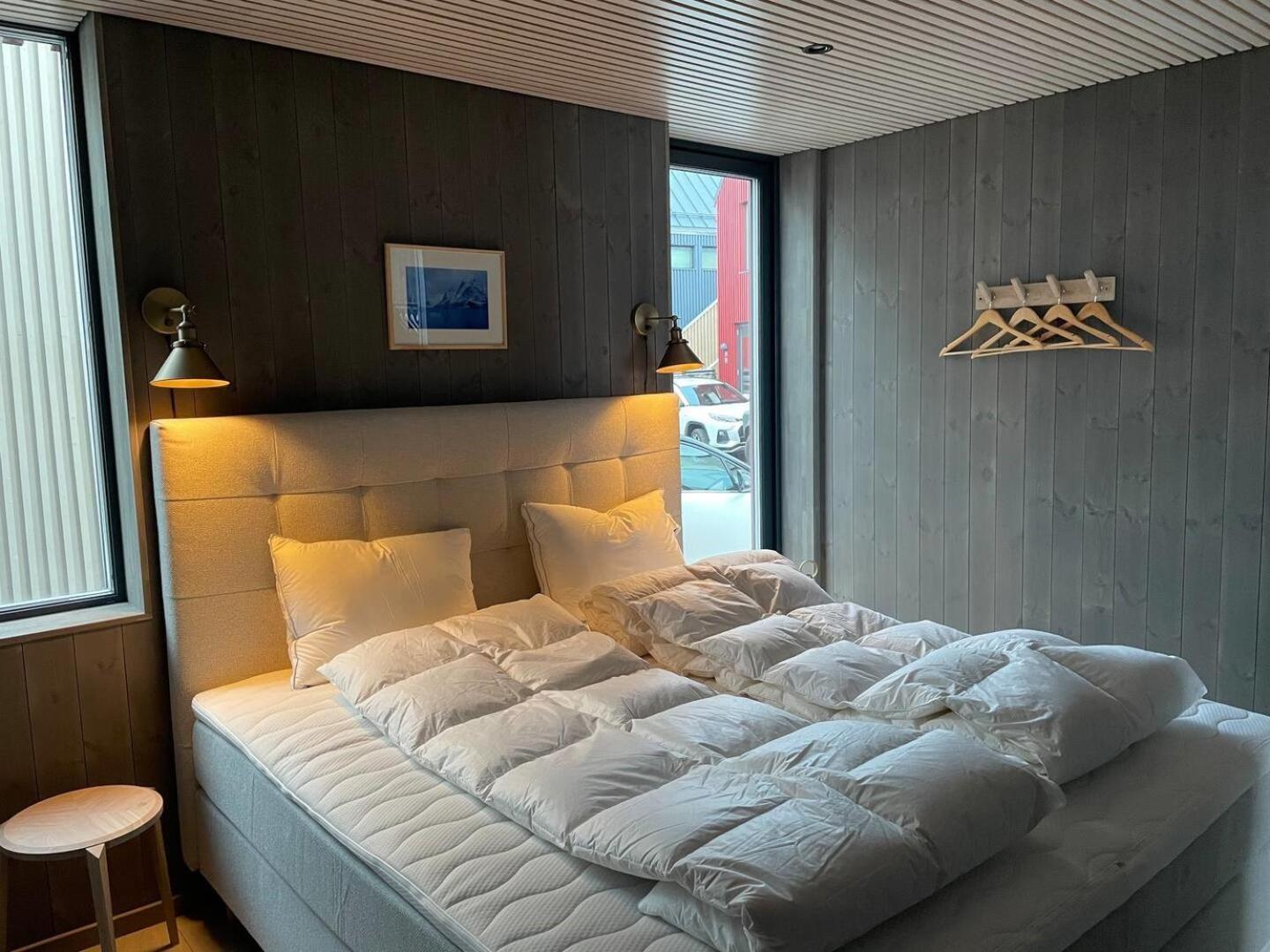 Waterfront Apartment With Panoramic Sea View Henningsvær Kültér fotó