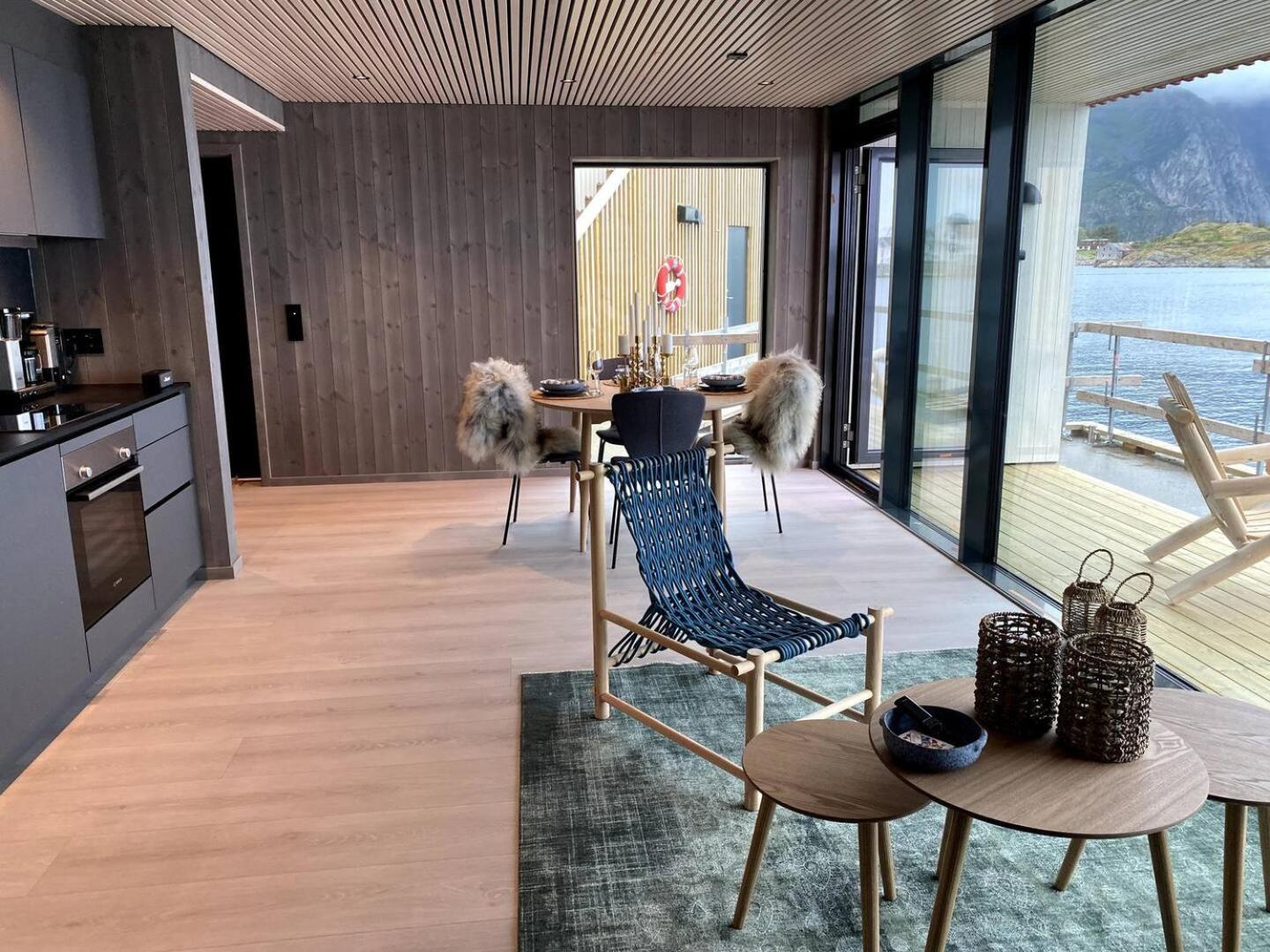 Waterfront Apartment With Panoramic Sea View Henningsvær Kültér fotó