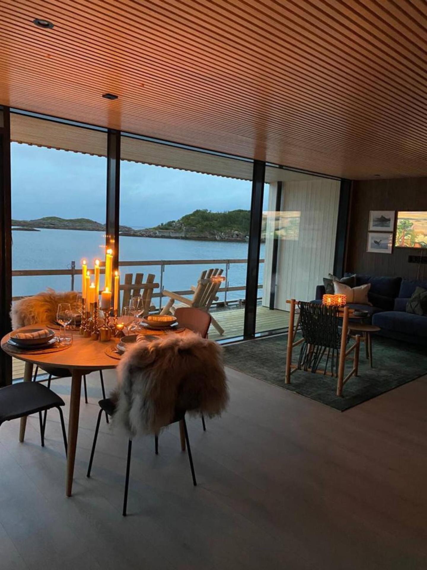 Waterfront Apartment With Panoramic Sea View Henningsvær Kültér fotó